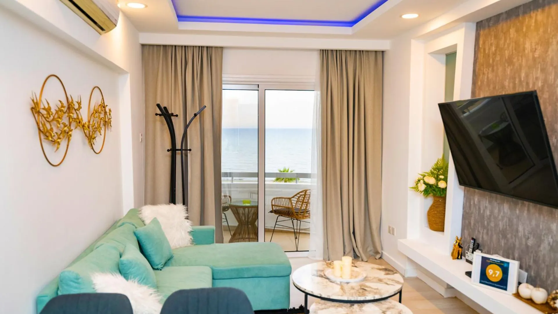 Lazuli Sea View Beachfront Ap 21 location