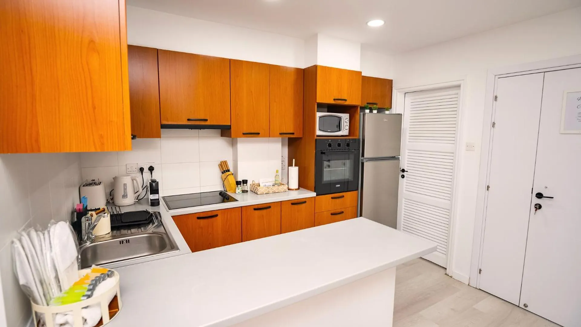 Lazuli Sea View Beachfront Ap 21 Larnaca